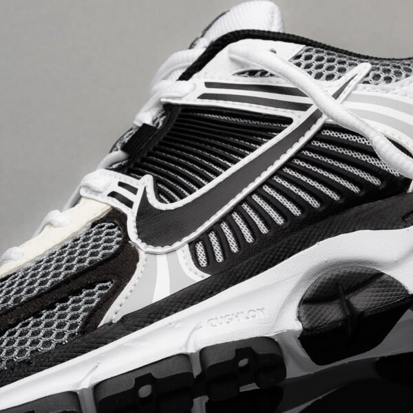 Nike Vomero 5 "Dark Black Grey" – Image 4
