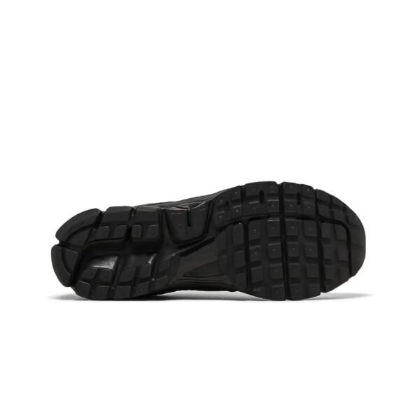 Nike Vomero 5 Triple Black – Image 3