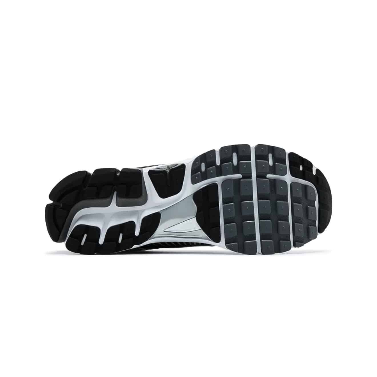 NIKE AIR ZOOM VOMERO 5 – Image 3